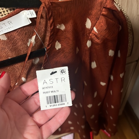ASTR The Label Rust Blouse - Picture 3 of 9
